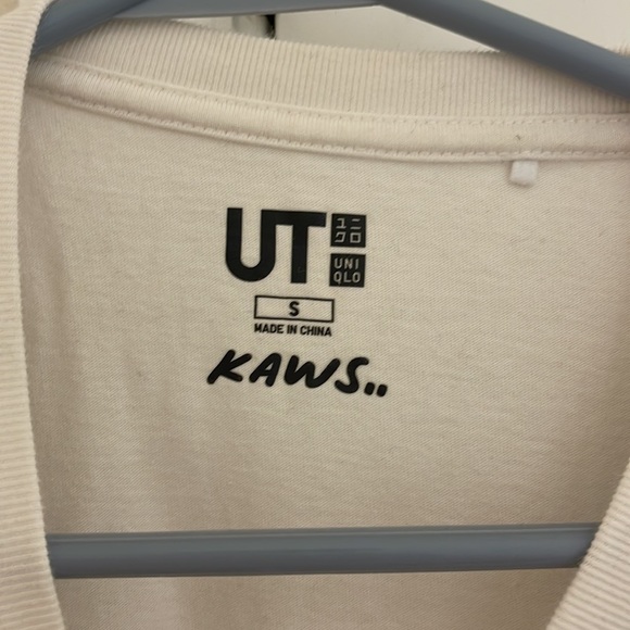 Uniqlo T-shirt - Picture 3 of 3